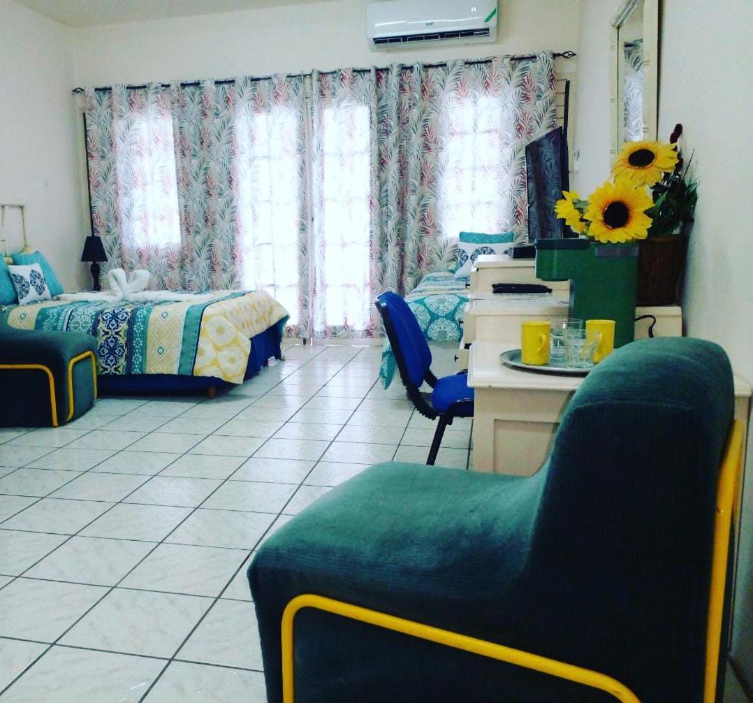 Ridgeway Guest House Montego Bay Esterno foto